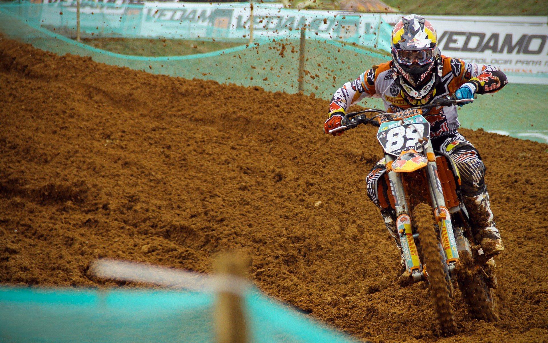 自由泳新星闪耀全国锦标赛,破纪录夺冠引热议